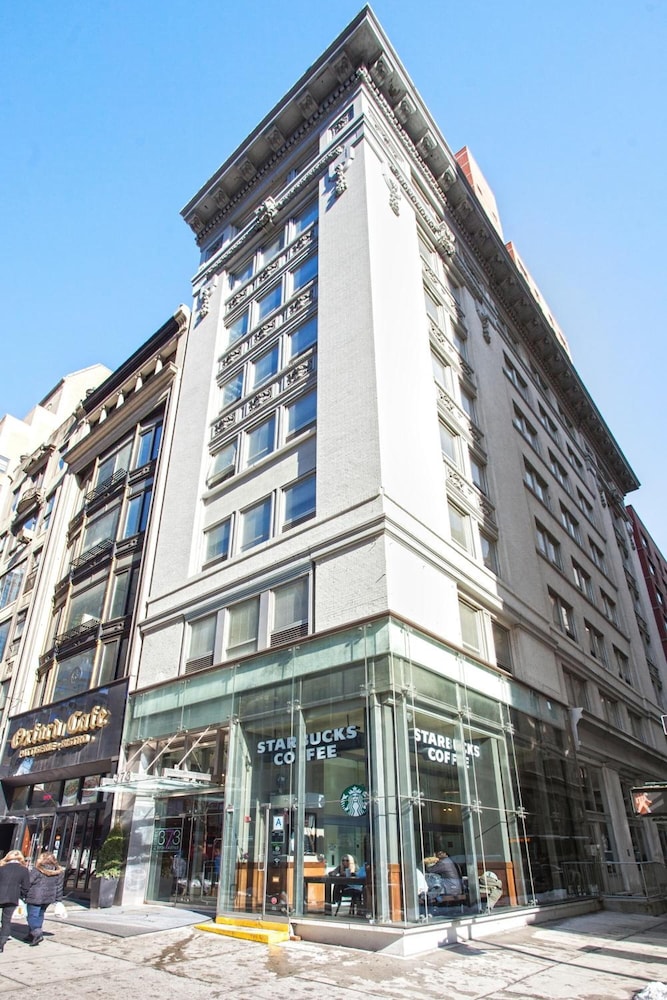 Hotel 373 6/47