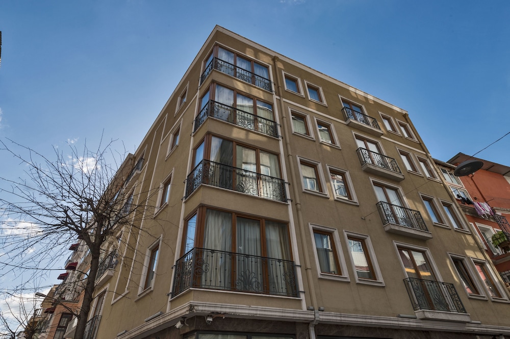 Alphonse Hotel 2/50