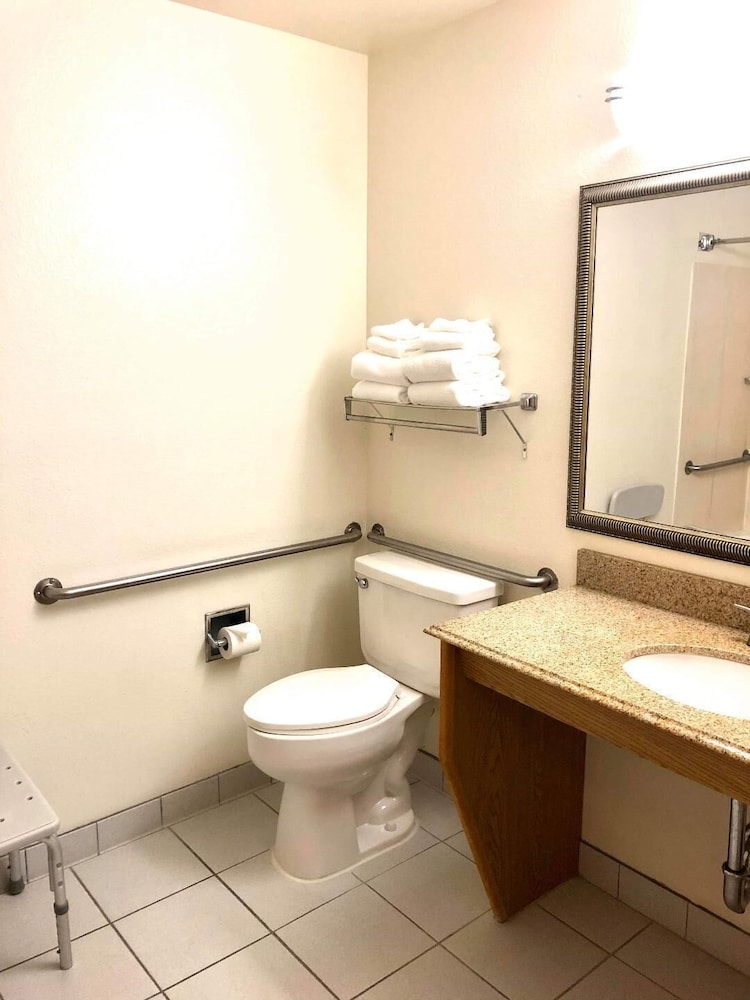 Quality Inn Cheyenne I-25 South 13/38