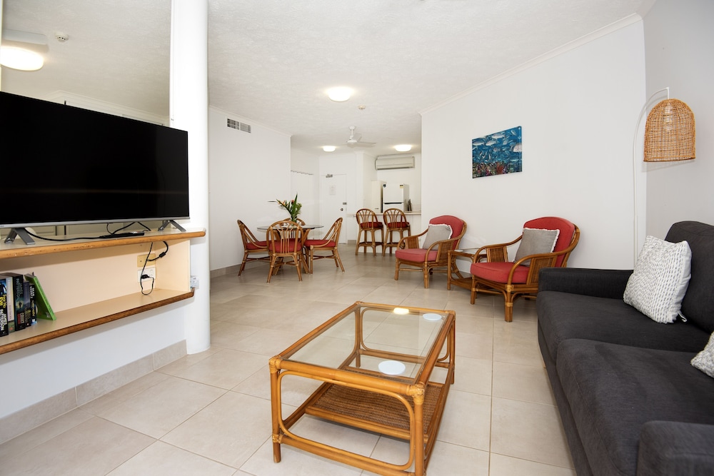Golden Sands Beachfront Resort 22/70