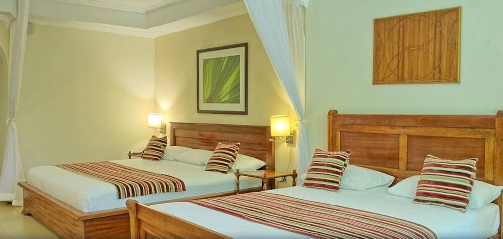1 Bedroom, Deluxe, Twin Beds, 2 King Beds, Garden View, Ground Floor