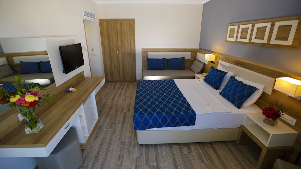 Fortezza Beach Resort 11/70