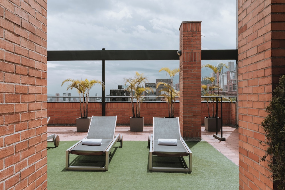 Travelers Orange Suites 49/50