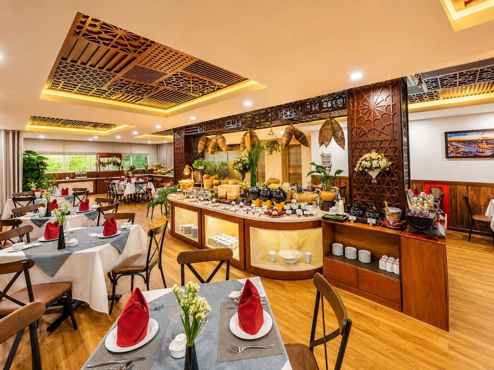 Happy Life Grand Hotel and Sky Bar 57/74
