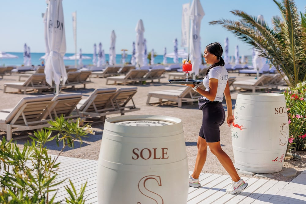 Hotel Opera Mamaia 59/70