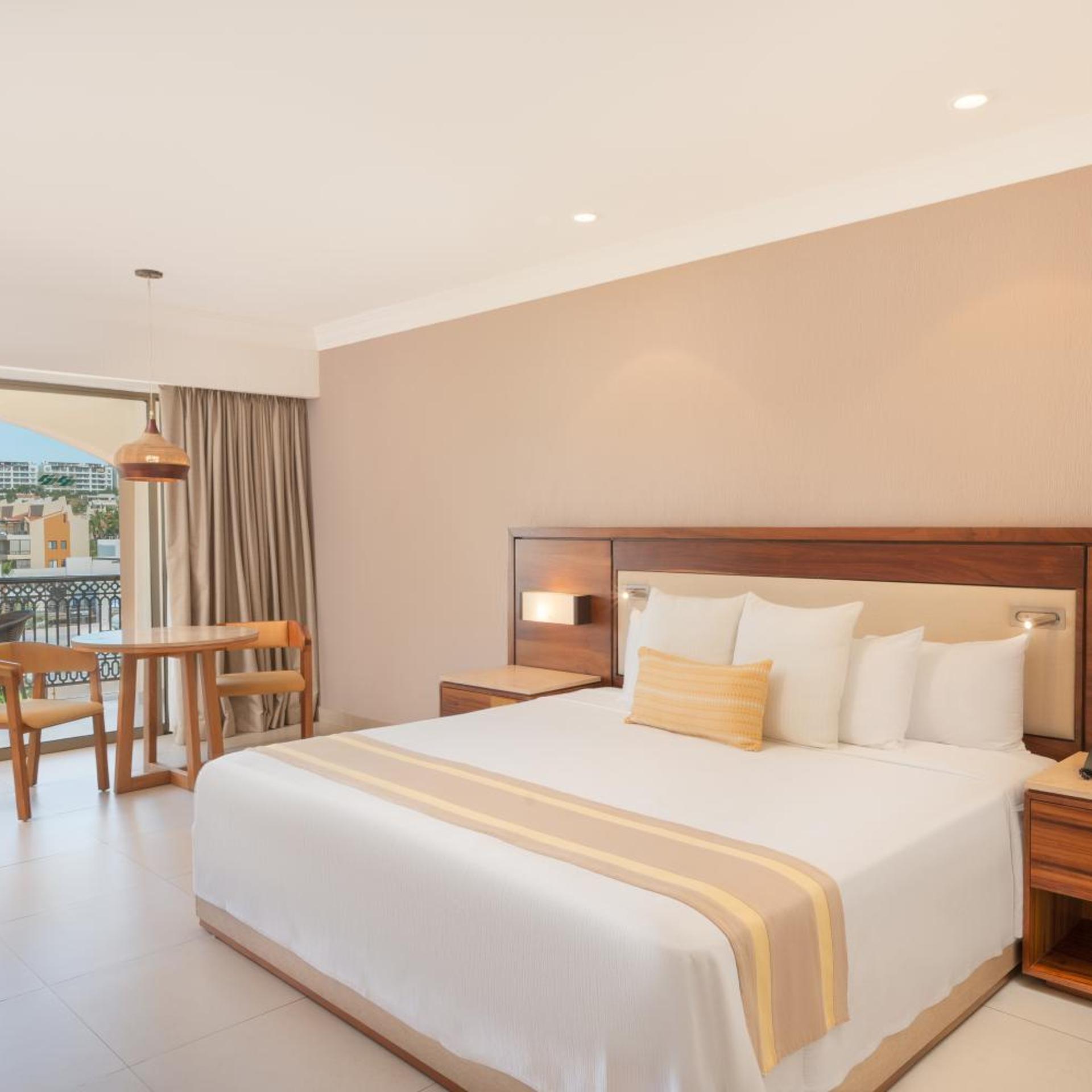 Deluxe, Double or Twin Bed