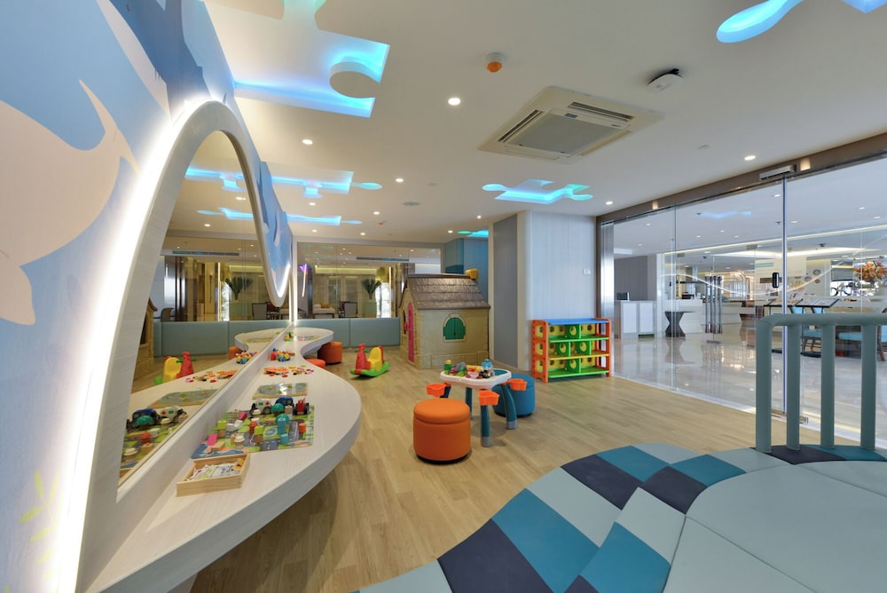 Centre Point Plus Hotel Silom 66/76