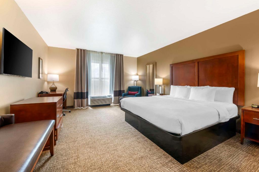 Room, King Bed, Bathtub, Accessible