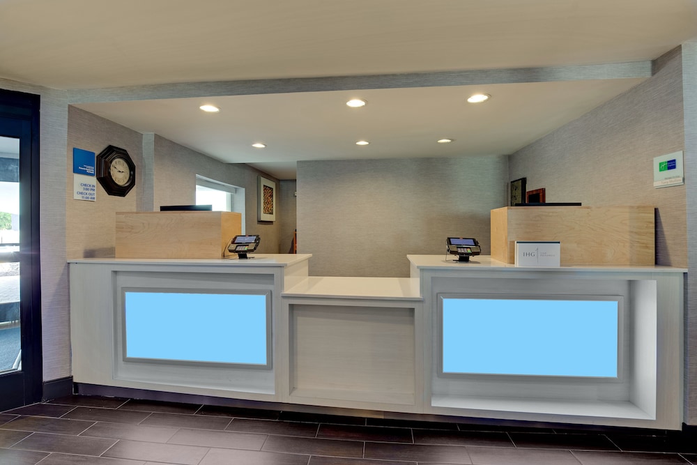 Holiday Inn Express Nashville W I40/Whitebridge Rd 7/47