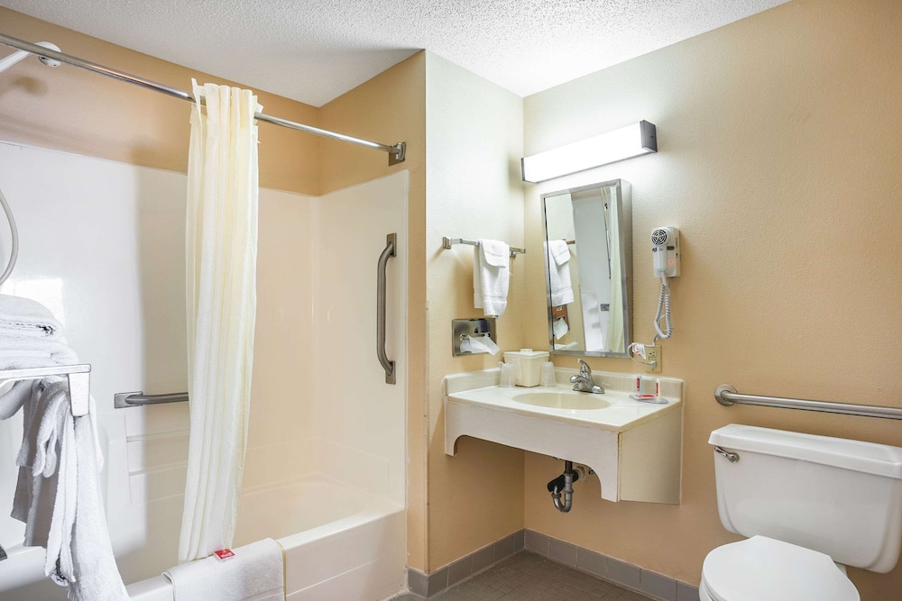 Econo Lodge Princeton 27/43