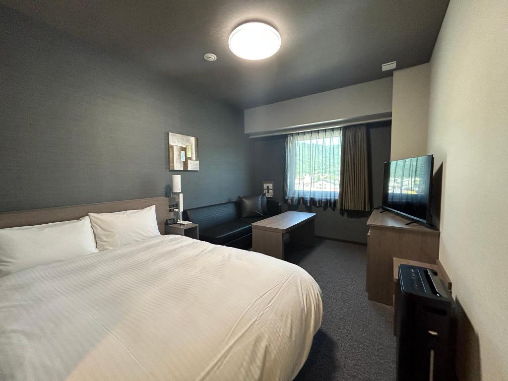Semi Room, Double Bed