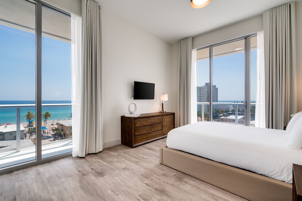 CH Luxury Condos & Studios On The Beach 35/50