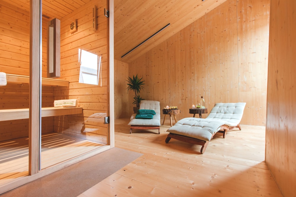 Bukubaki Eco Surf Resort 23/50