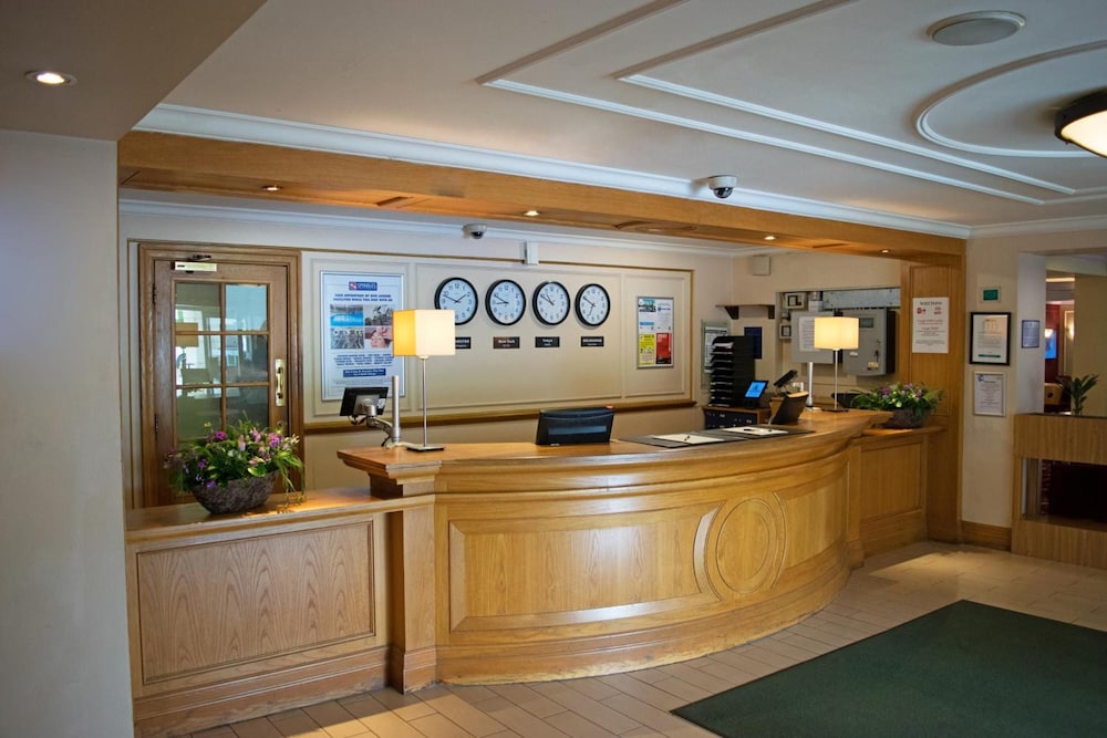 Airport Inn Manchester Hotel and Spa 12/71