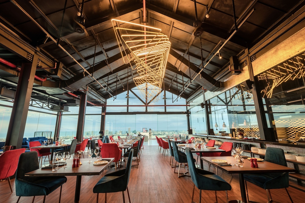 Wyndham Danang Golden Bay 32/50