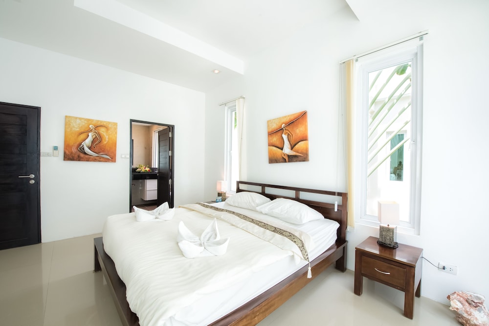 3 BEDROOMS, ROYAL, VILLA, POOL SIDE