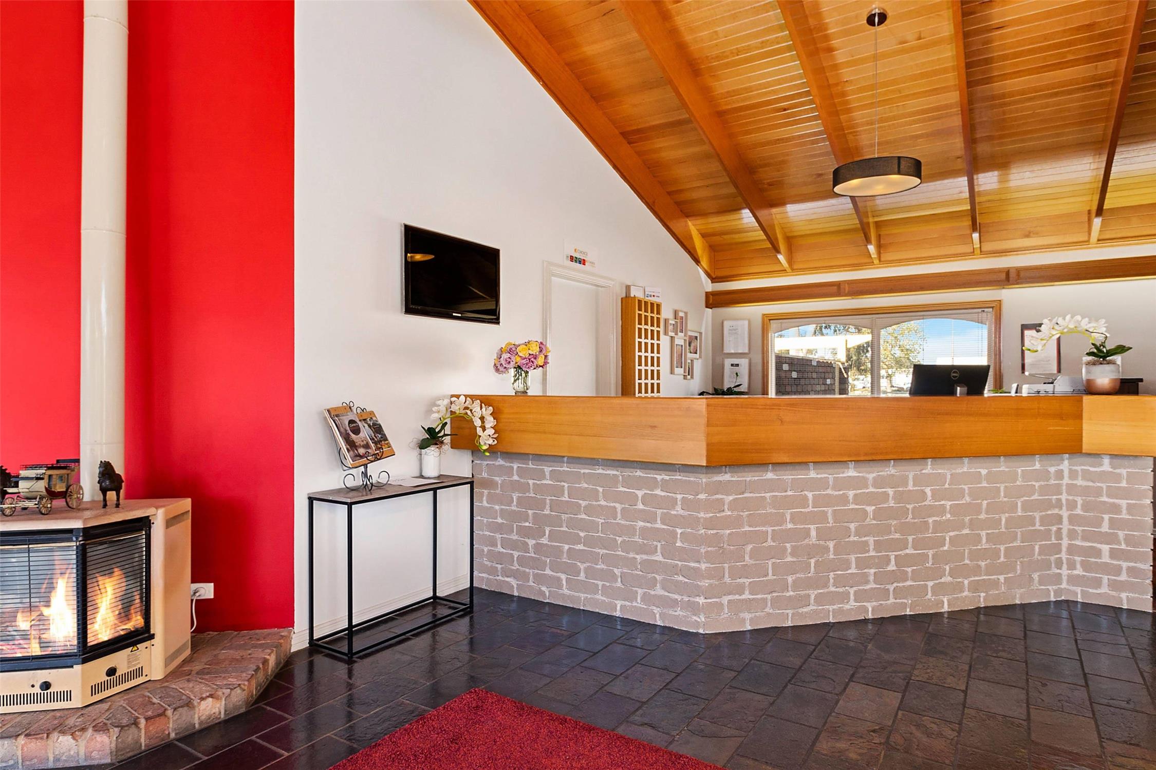Quality Inn Carriage House 2/44