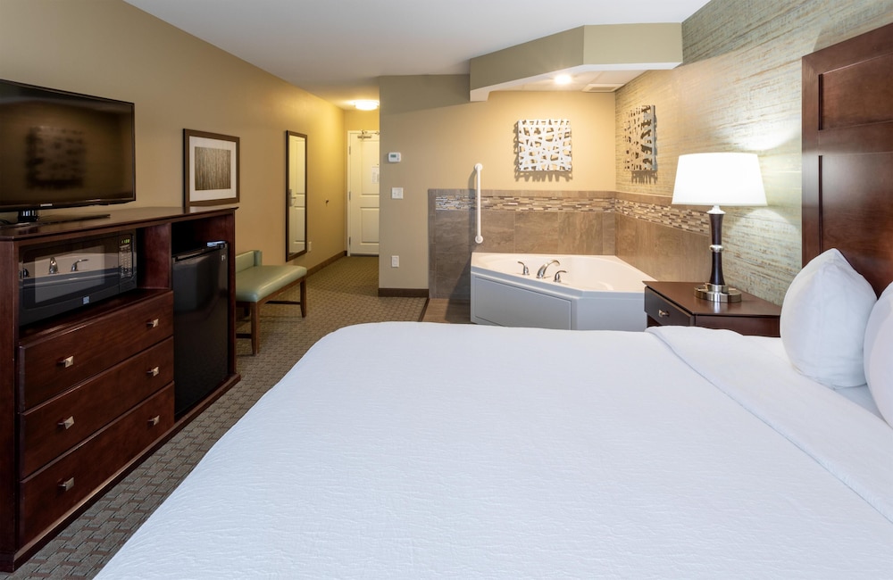 Grandstay Hotel And Suites Morris 15/52