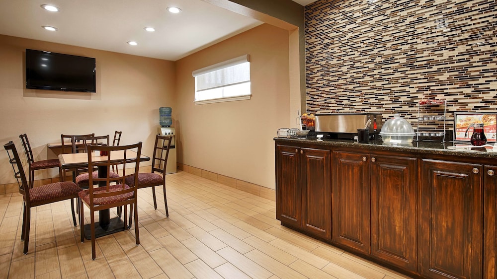Best Western Red Carpet Inn 26/28