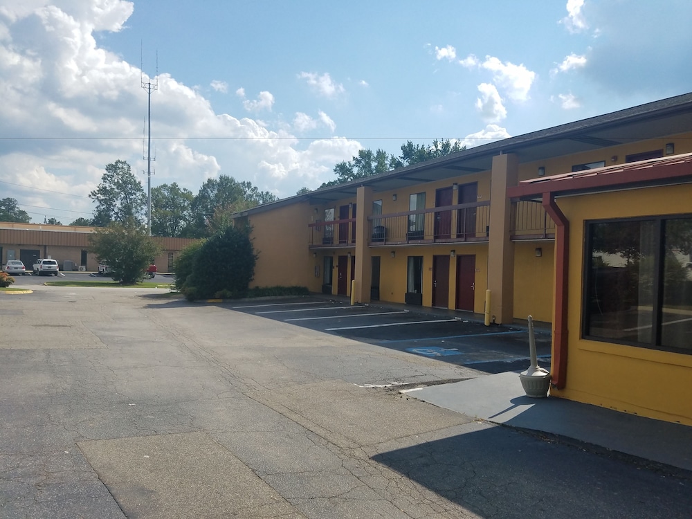 Quality Inn Newberry 24/33