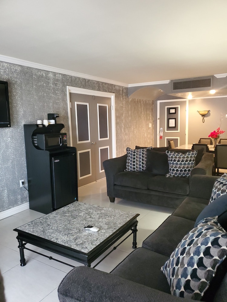 Ramada by Wyndham Las Cruces Hotel & Conference Center 25/37