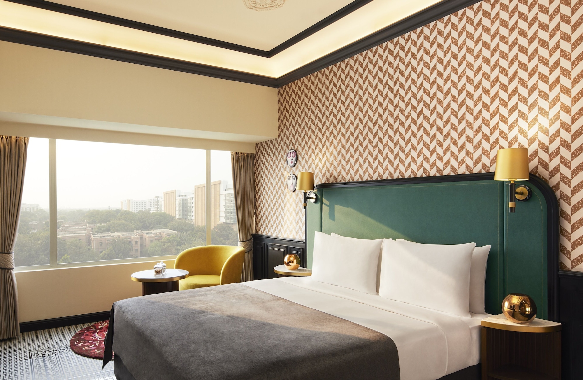 EXECUTIVE, SUITE