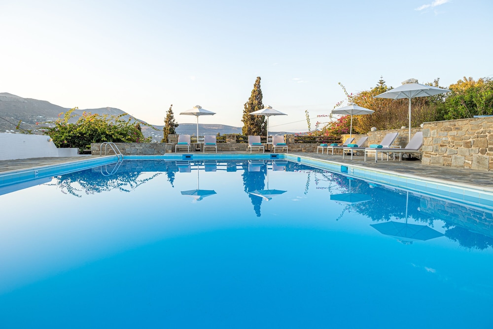 Akrotiri Hotel 38/68