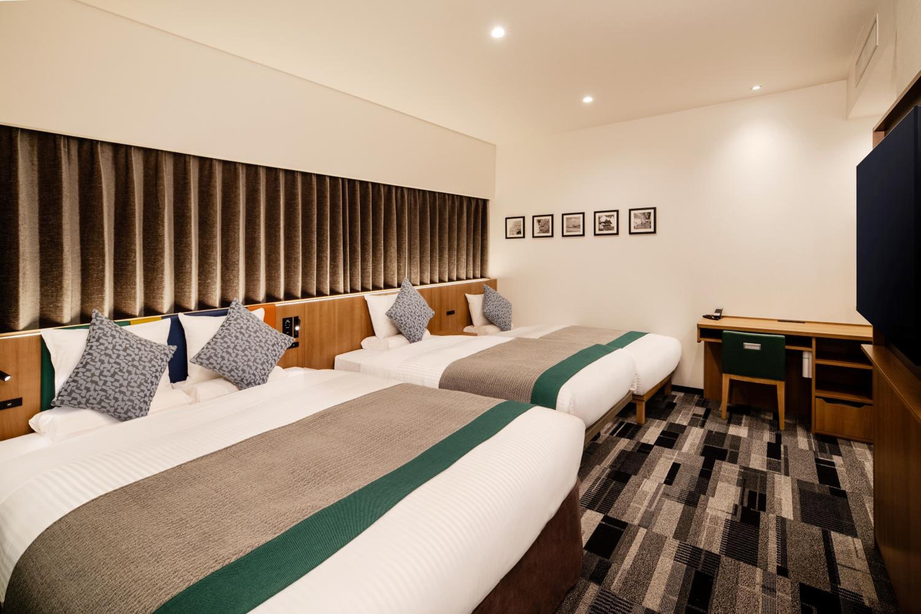 Renovated, Queen Bed, Two Extra Beds, Accessible