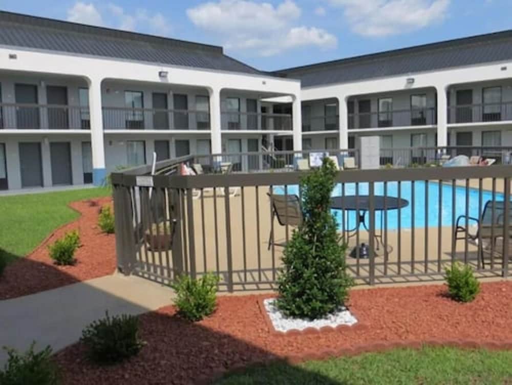 Baymont by Wyndham Florence, SC 2/23