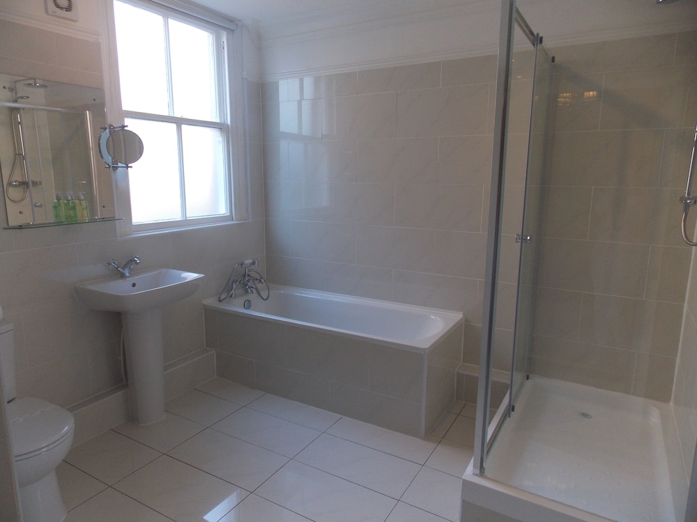 Mountford Hotel 25/28
