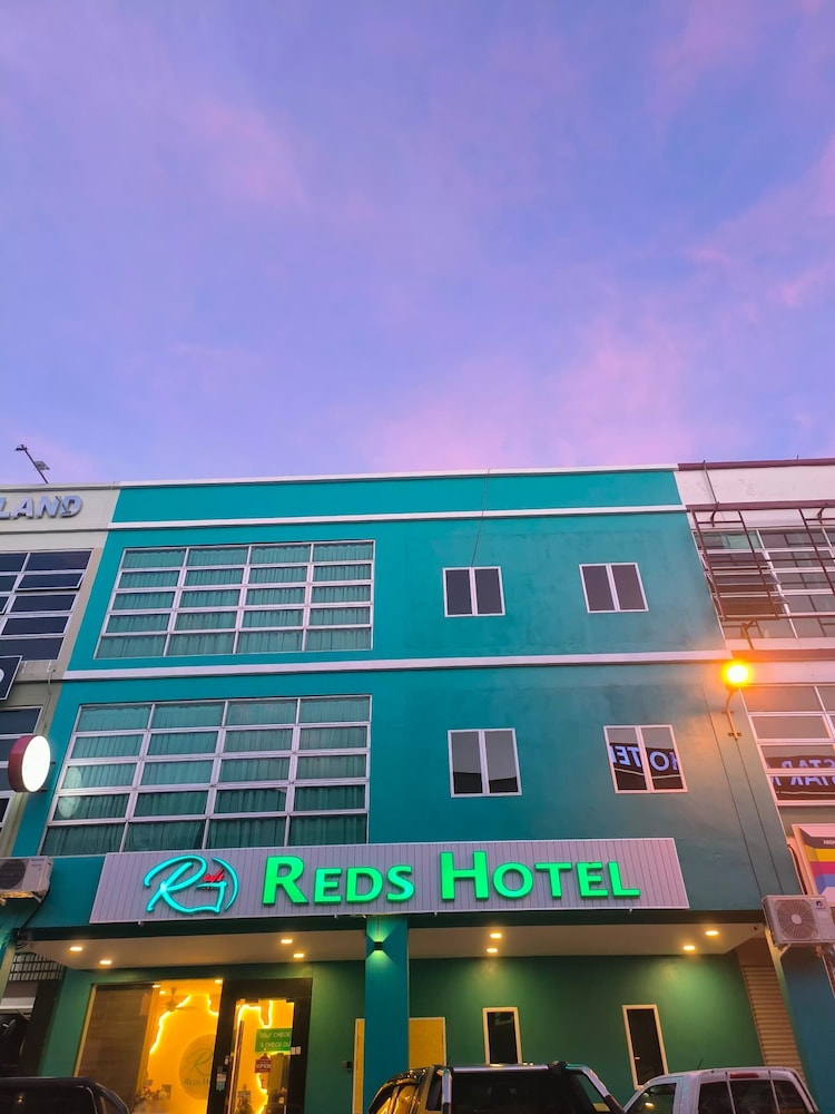 OYO 90082 Red’s Hotel 2/25
