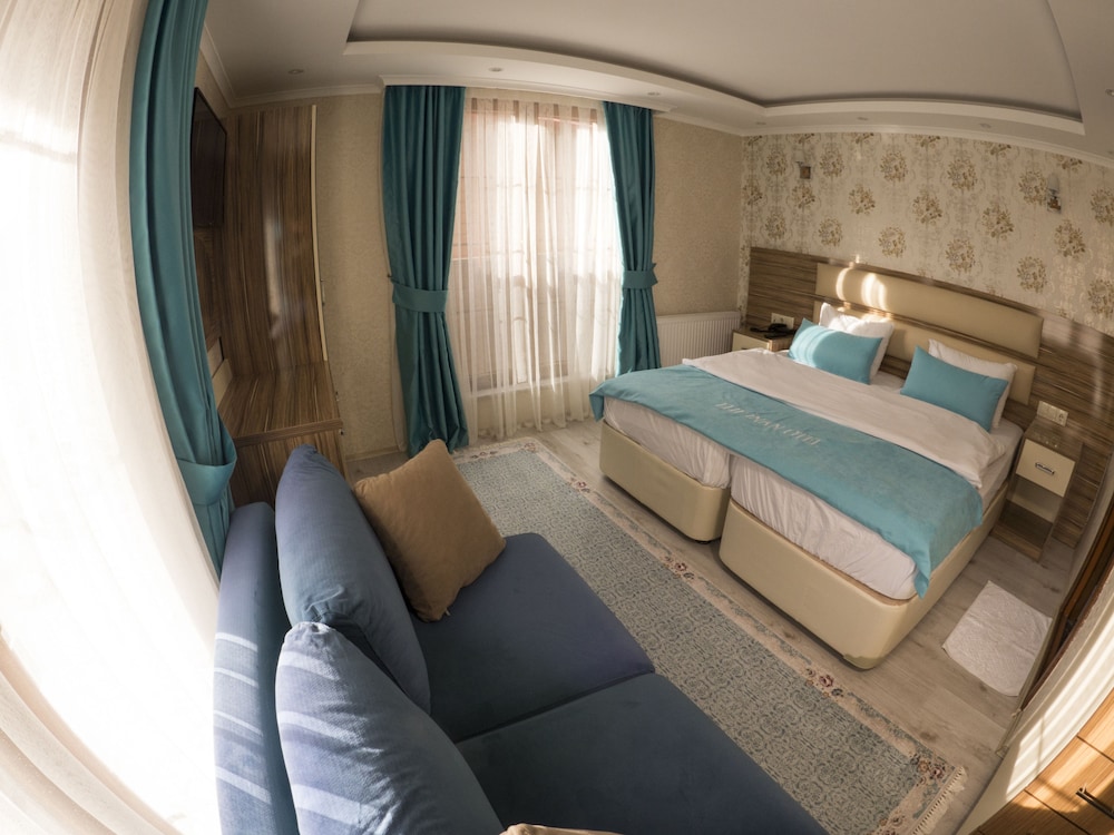 Elif Inan Motel 17/50