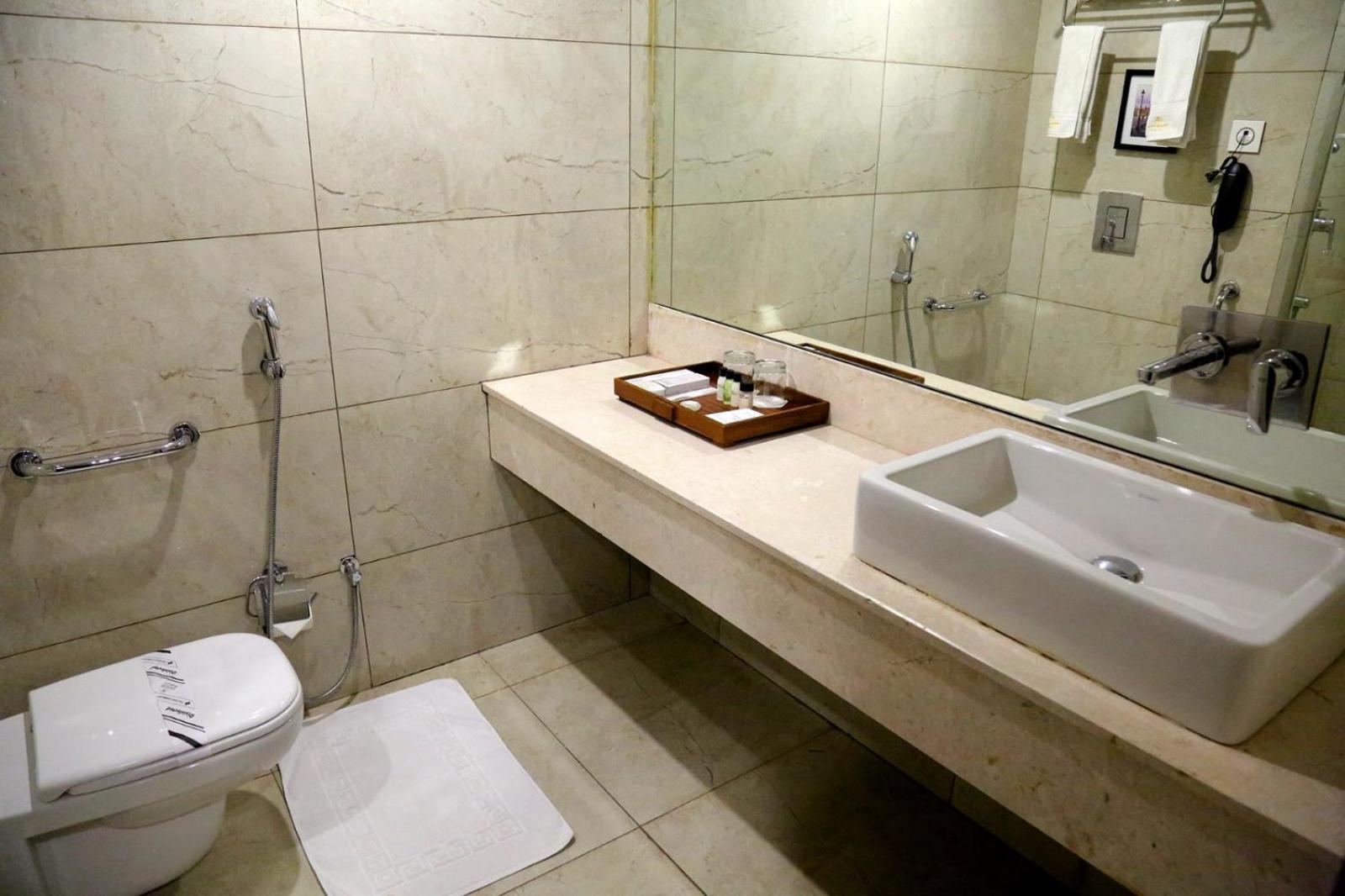 Hotel Trinity Grand 24/29