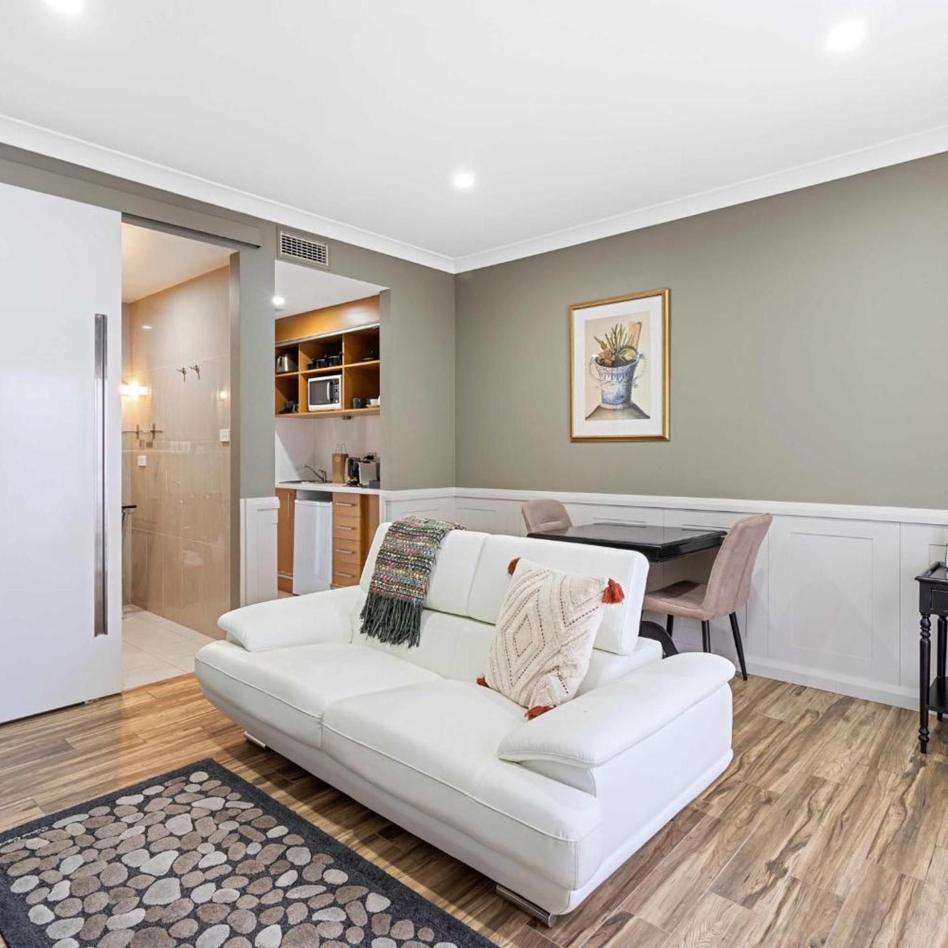 1 Bedroom, Suite, Balcony