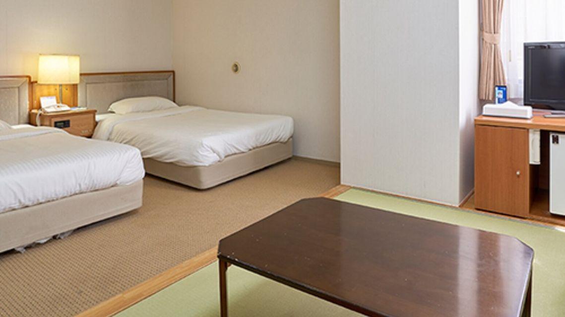 Family, 2 Futon Beds