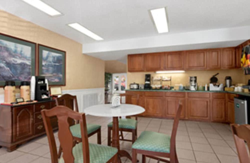 Baymont By Wyndham Roanoke Rapids 15/24
