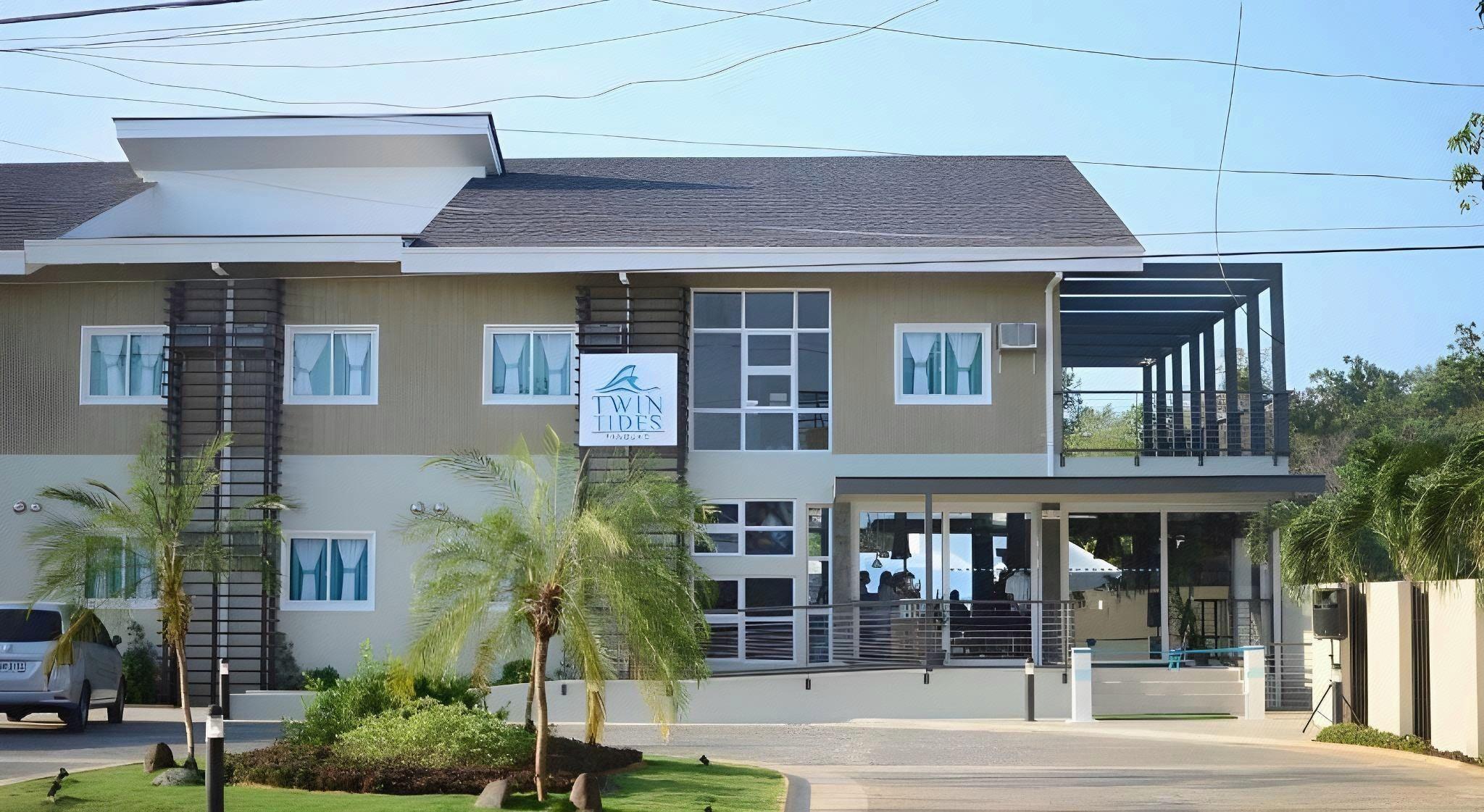 Twin Tides Panglao 1/15
