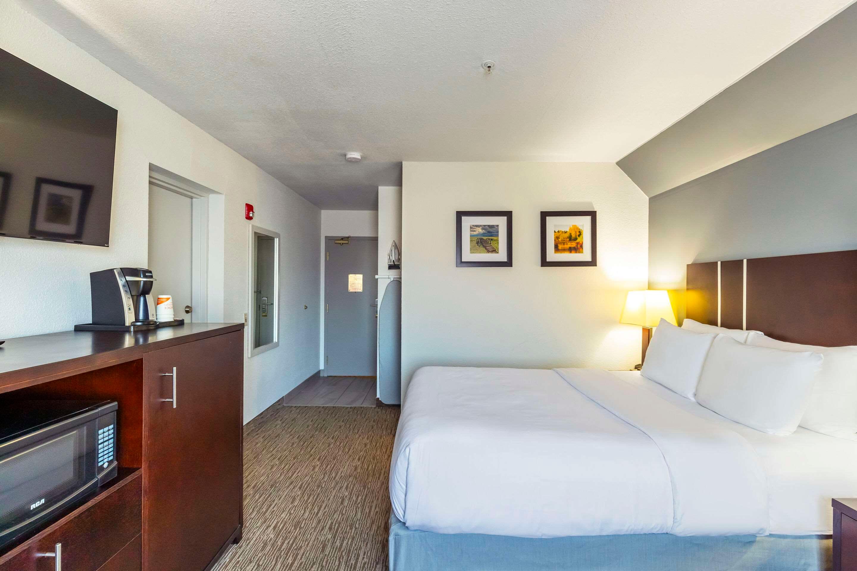 Comfort Inn & Suites Yorkton, SK — photo 5