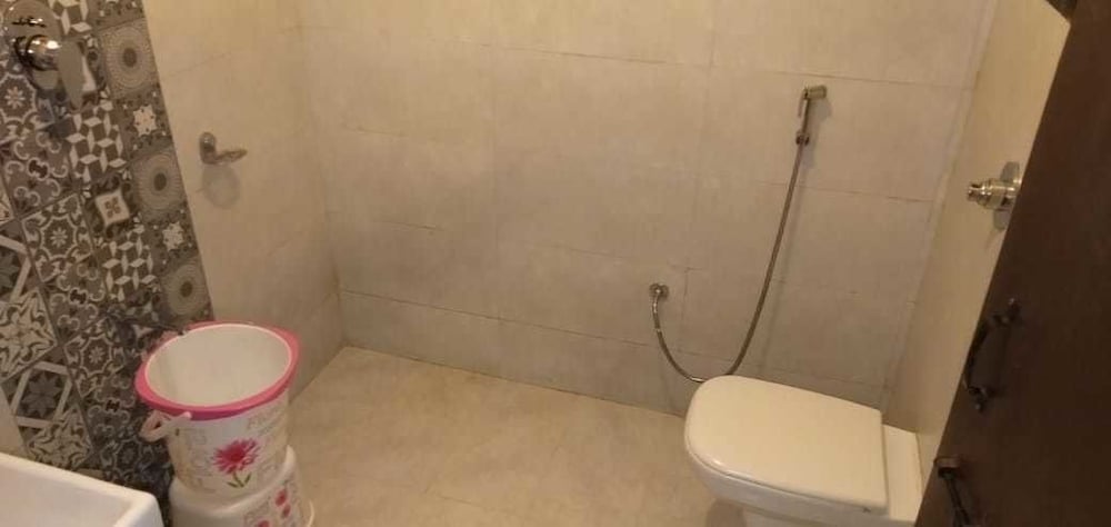 Oyo 10389 Latanand Residency 11/12