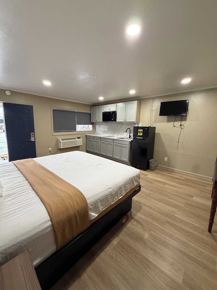Sunset Inn 20/55