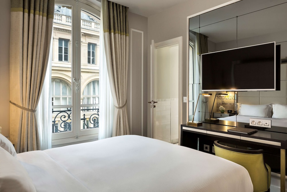 Hilton Paris Opera 32/81