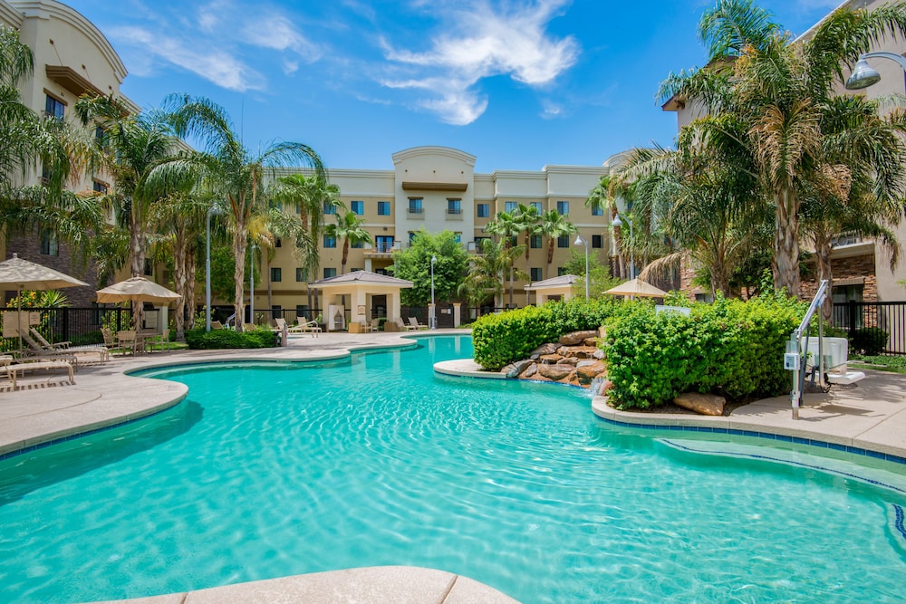 Holiday Inn Express & Suites Phoenix - Glendale Sports Dist 1/63