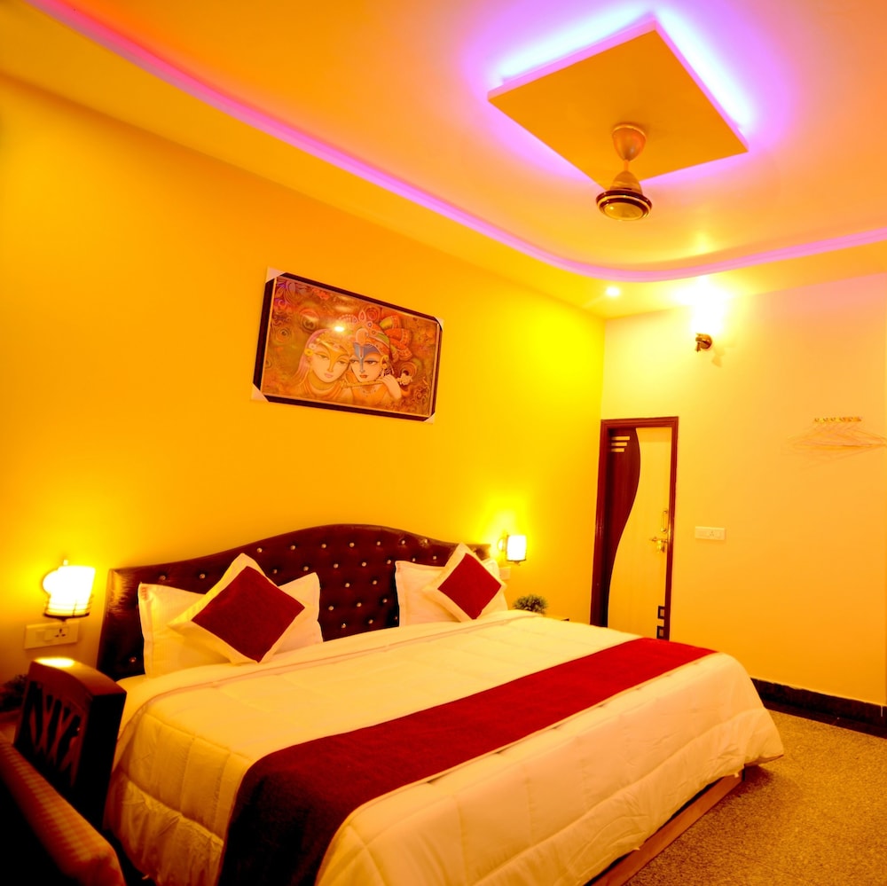 ROOM, DOUBLE BED