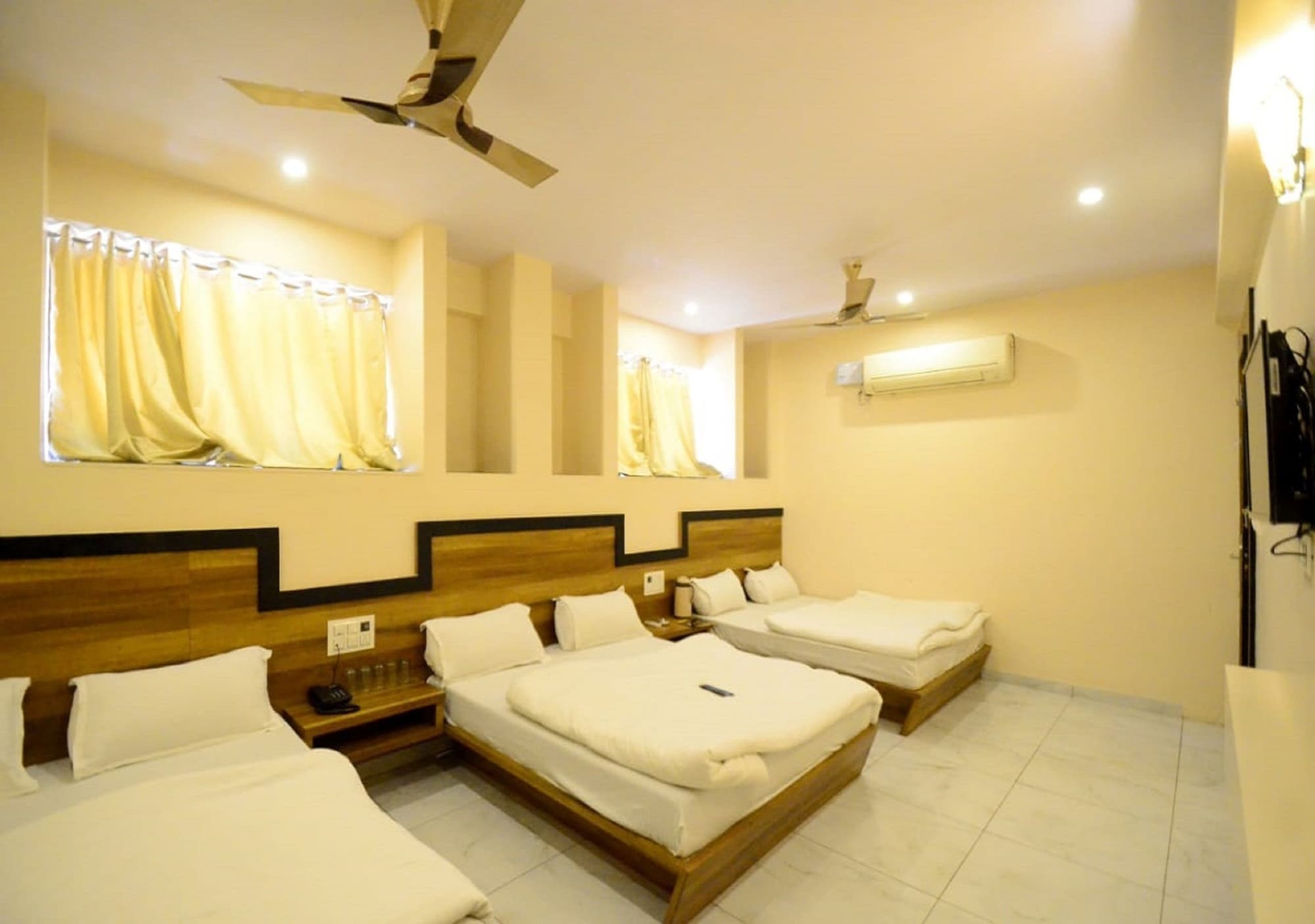 FAMILY, STUDIO, MULTIPLE BEDS