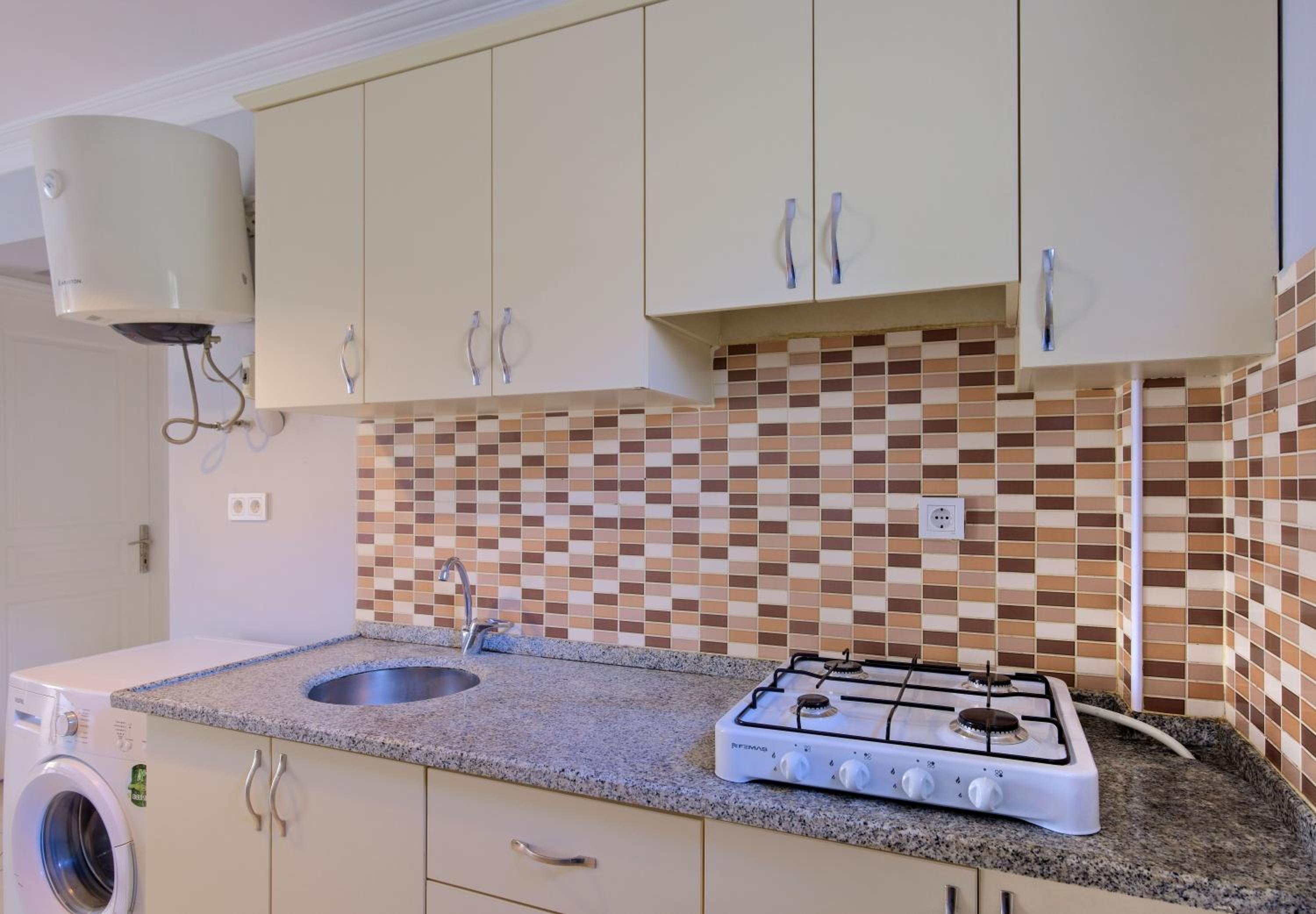 2 Bedrooms, Basement, Apartment, No Balcony، Gold Lion Hotel 3/4