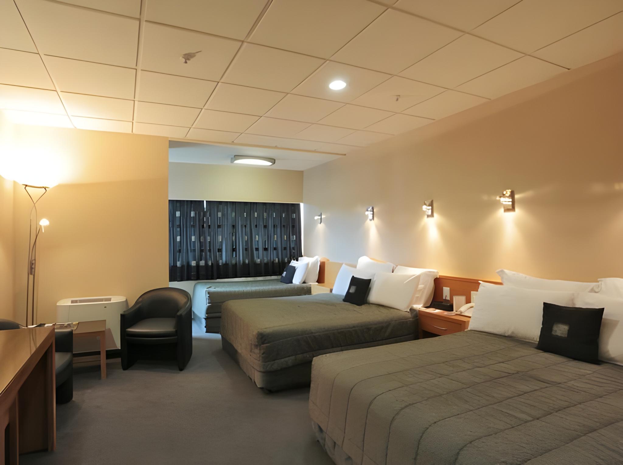 Room, Triple