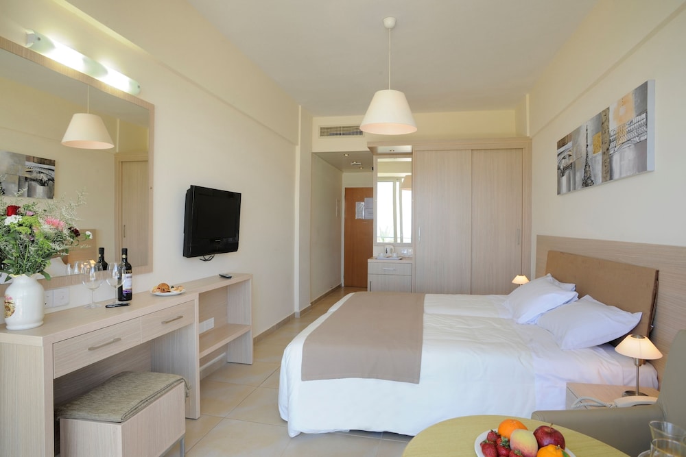 Pernera Beach Hotel 53/72