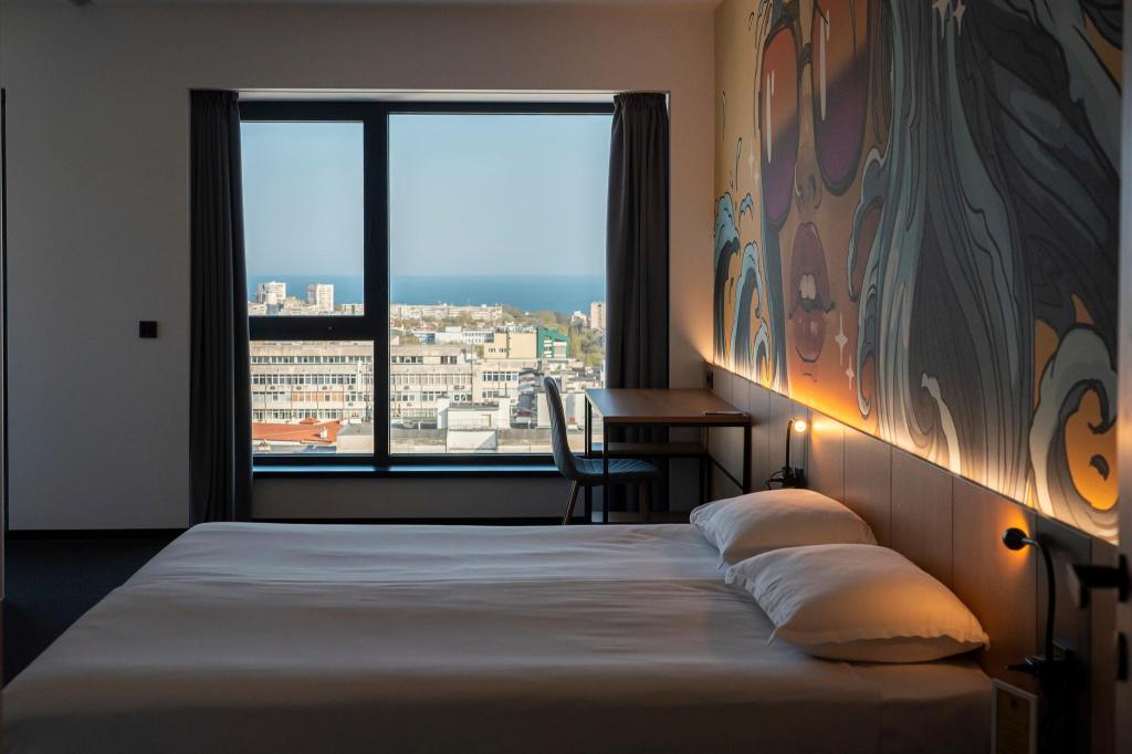 Wow, Apartment, Queen Bed