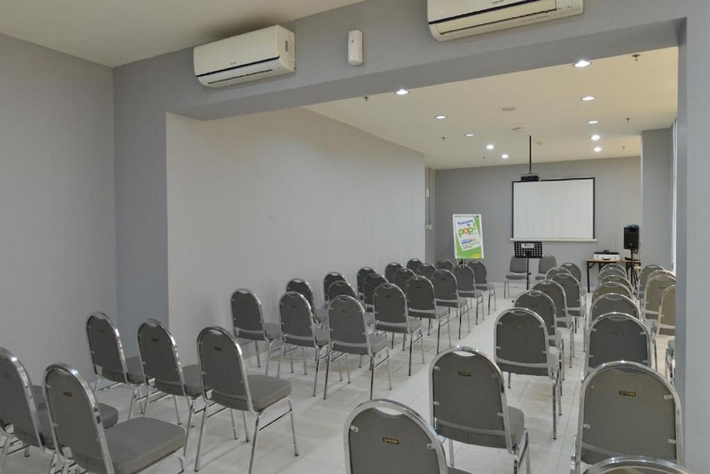 Pop Hotel Bsd City Tangerang 25/39