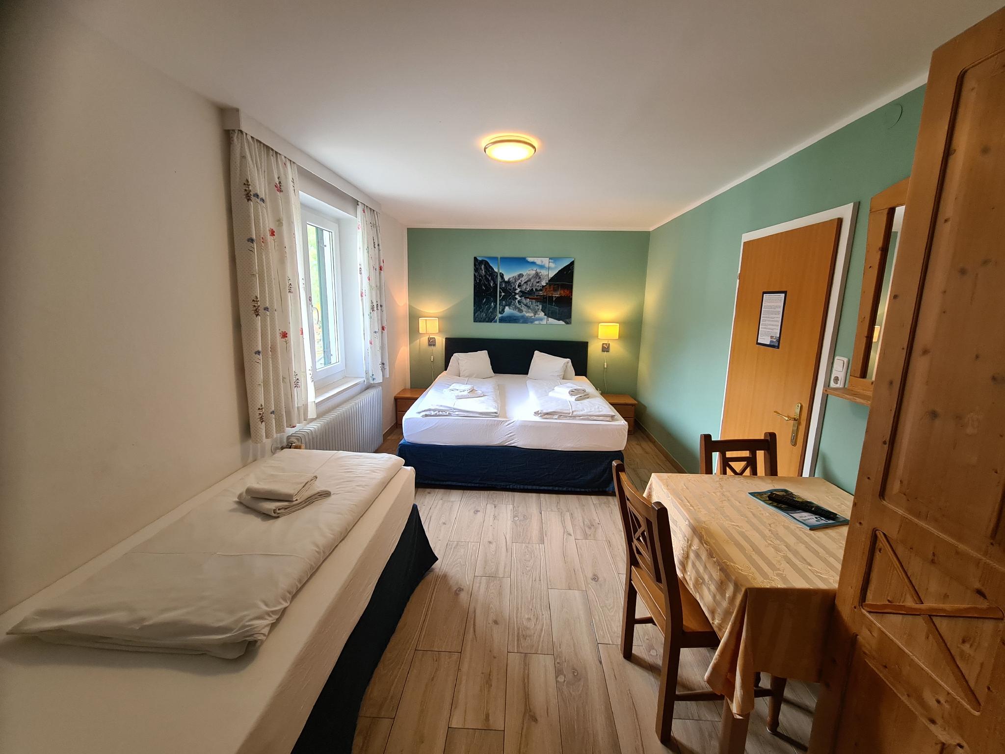 Room, Triple, 1 Queen and 1 Single Bed, Mountain View